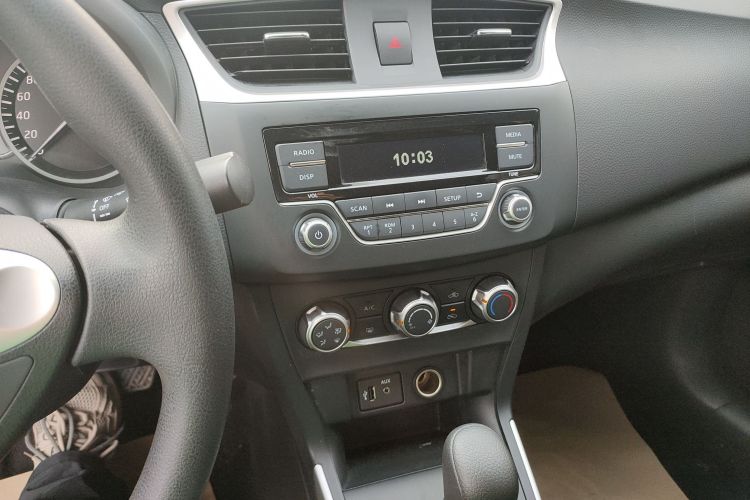 日产 轩逸 2019款 经典 1.6XE CVT舒适版中控内饰16