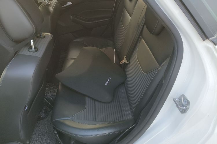 福特 福克斯 2018款 两厢经典 1.6L 自动风尚型智行版中控内饰21