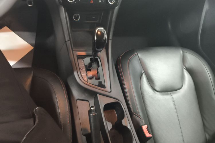 奇瑞 艾瑞泽5 2016款 1.5L CVT领潮版中控内饰18