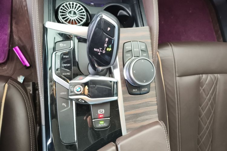 宝马5系新能源 2020款 里程升级版 530Le 豪华套装中控内饰18