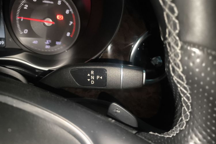 奔驰V级 2017款 V 260 L 尊贵加长版中控内饰18