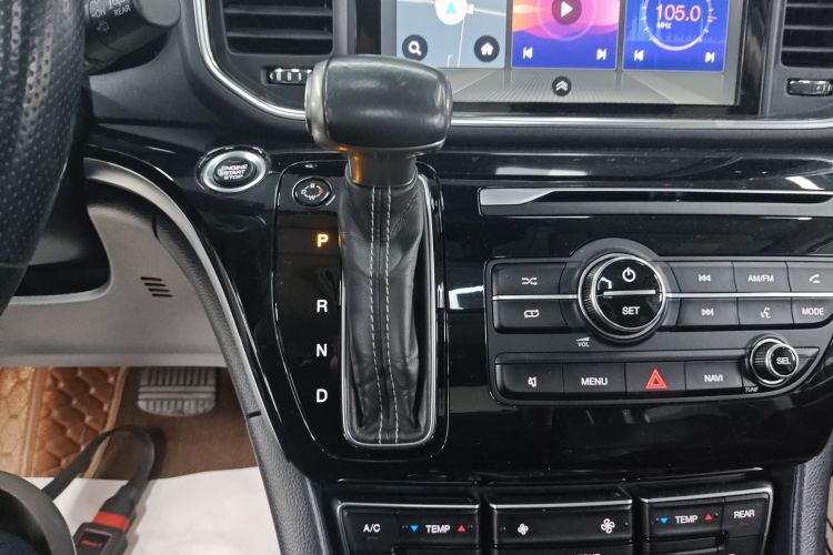 广汽传祺 传祺M8 2020款 领航款 390T 尊贵版中控内饰18