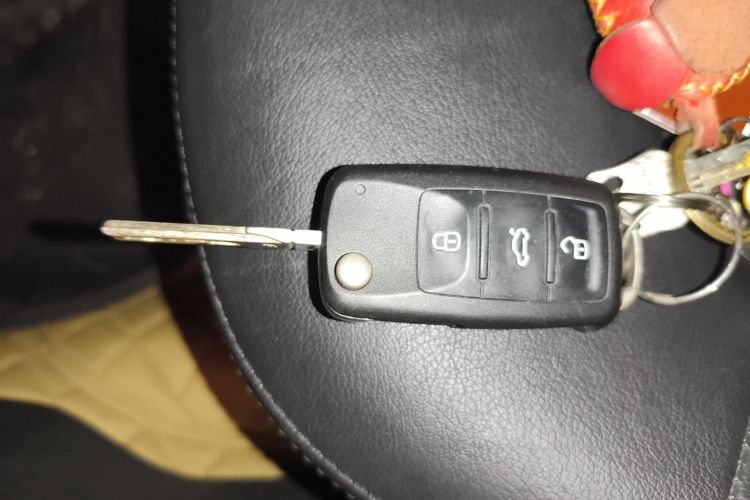 大众 桑塔纳 2013款 1.6L 自动豪华版中控内饰7001