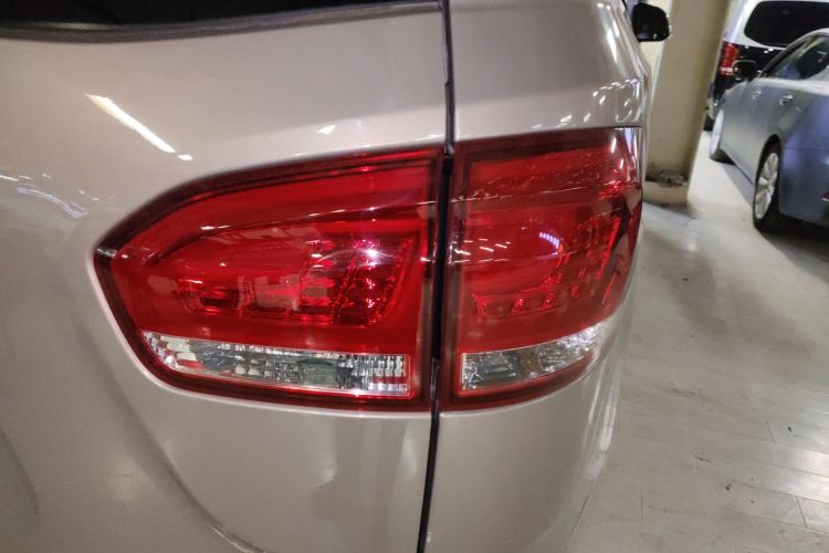 上汽大通MAXUS 大通G10 2014款 2.0T 自动行政版车身外观9