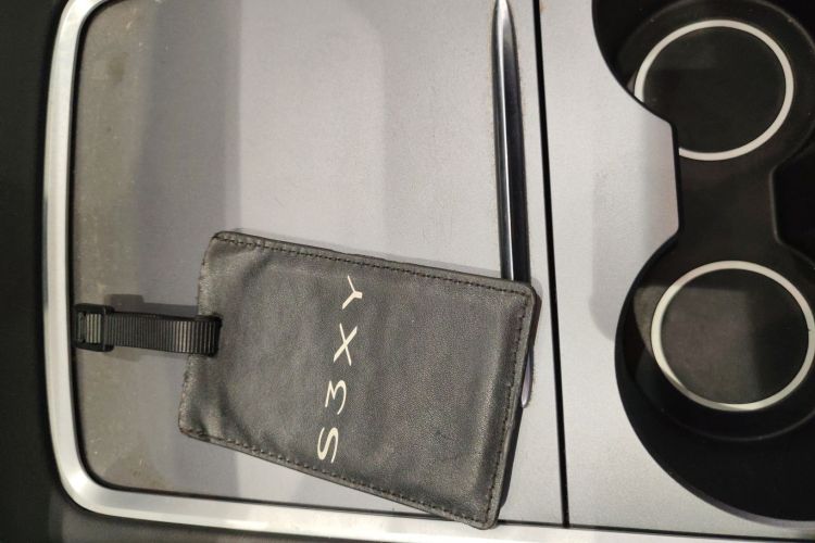 特斯拉 Model Y 2022款 改款 后轮驱动版中控内饰11