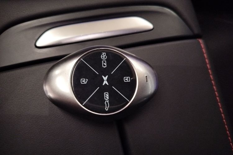 小鹏P7 2020款 586N中控内饰11