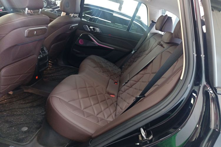 宝马X5 2023款 xDrive 30Li 尊享型M运动曜夜套装中控内饰21