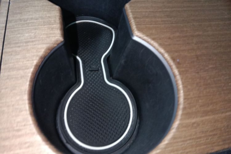 特斯拉 Model Y 2021款 长续航全轮驱动版中控内饰7001