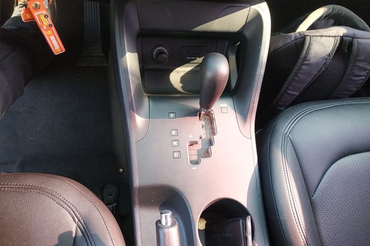 北京现代ix35 2015款 2.0L 自动两驱舒适型 国V中控内饰18