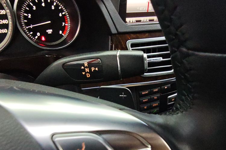 奔驰E级 2014款 E 260 L 豪华型局部细节18