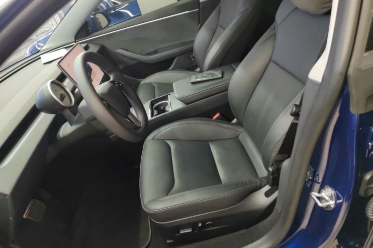 特斯拉 Model 3 2023款 长续航全轮驱动版中控内饰19