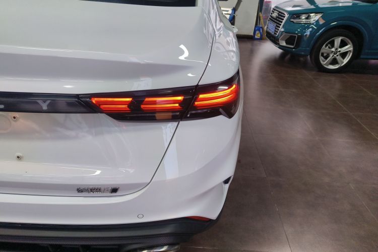 吉利汽车 2022款 缤瑞COOL 1.5T DCT电掣版车身外观9