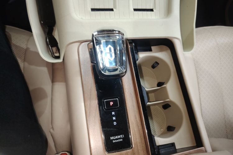 鸿蒙智行 问界M7 2024款 1.5T 智驾四驱Max版 5座中控内饰18