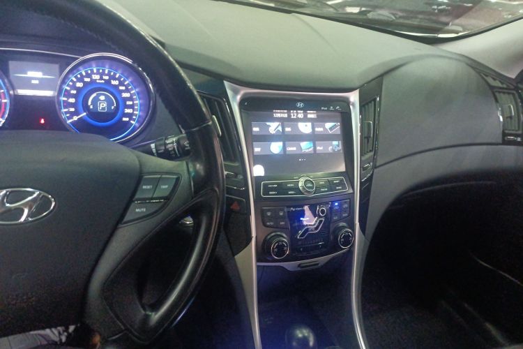 现代 索纳塔 2015款 经典 2.0L 自动豪华版局部细节16