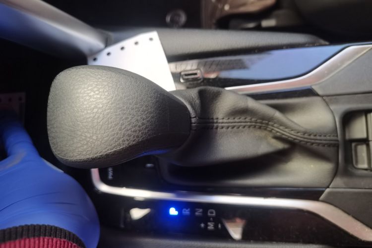 丰田 卡罗拉锐放 2023款 2.0L 先锋版中控内饰18