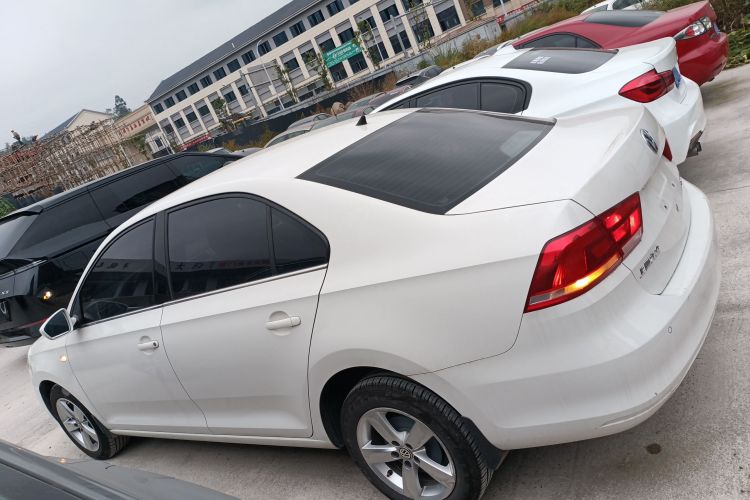 大众 桑塔纳 2015款 1.6L 自动舒适版车身外观4