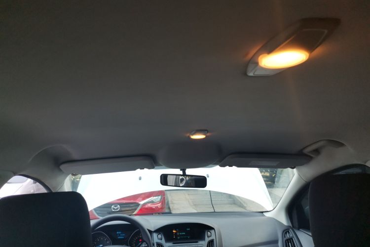 福特 福克斯 2015款 两厢 1.6L 自动舒适型局部细节22