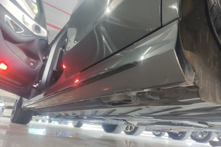 奔驰C级 2020款 C 260 运动版局部细节9002