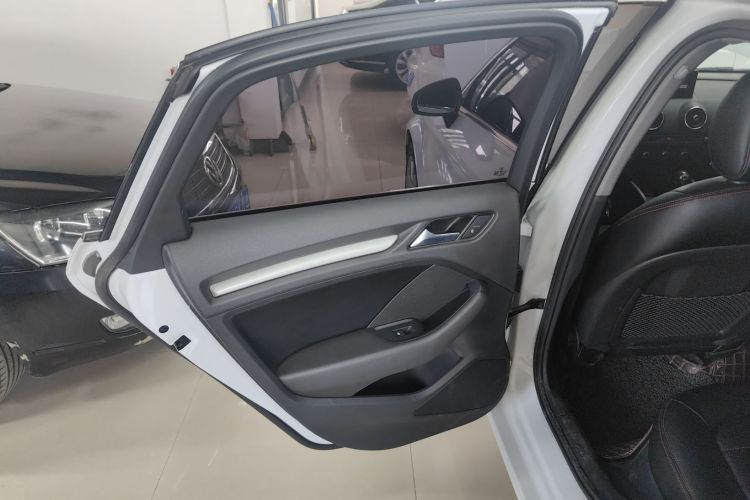 奥迪A3 2019款 Limousine 35 TFSI 进取型 国V中控内饰7008