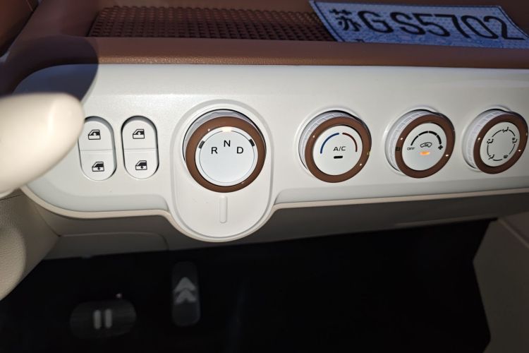 奔腾小马 2026款 222km 炫彩马中控内饰18