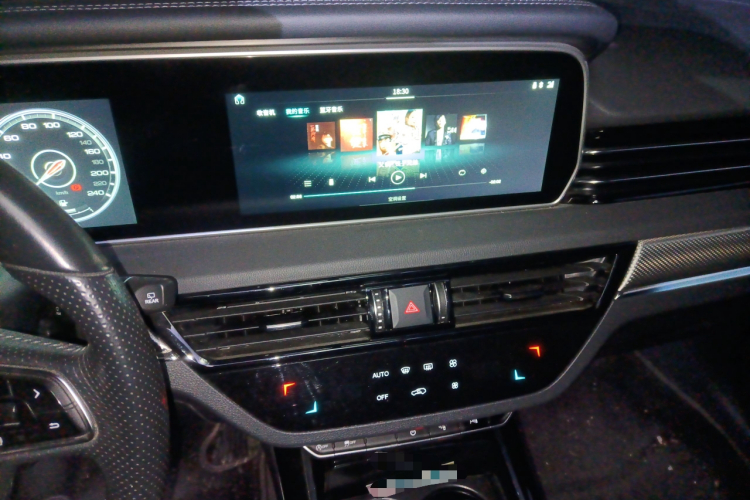 红旗HS5 2019款 2.0T 智联旗享版中控内饰16