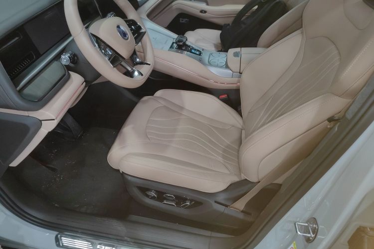 腾势N7 2025款 630 四驱智驾双激光旗舰版中控内饰19