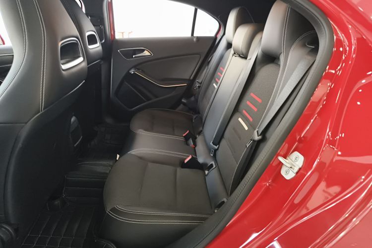 奔驰A级(进口) 2017款 改款 A 200 动感型中控内饰7004