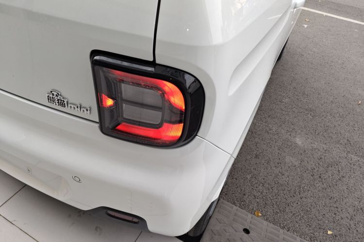吉利银河 2024款 熊猫mini 200km 耐力熊车身外观9