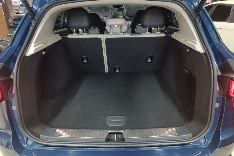 领克01 2017款 2.0T 两驱耀Pro版机舱底盘23