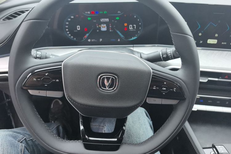 长安 逸动 2023款 畅享版 PLUS 蓝鲸NE 1.4T GDI DCT尊贵版中控内饰13