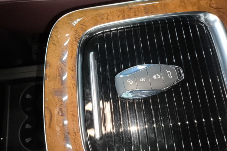 红旗HQ9 2023款 2.0T 智联旗享版中控内饰7001