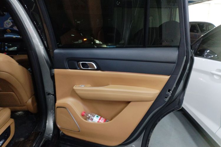 理想汽车 理想ONE 2021款 增程6座版中控内饰45