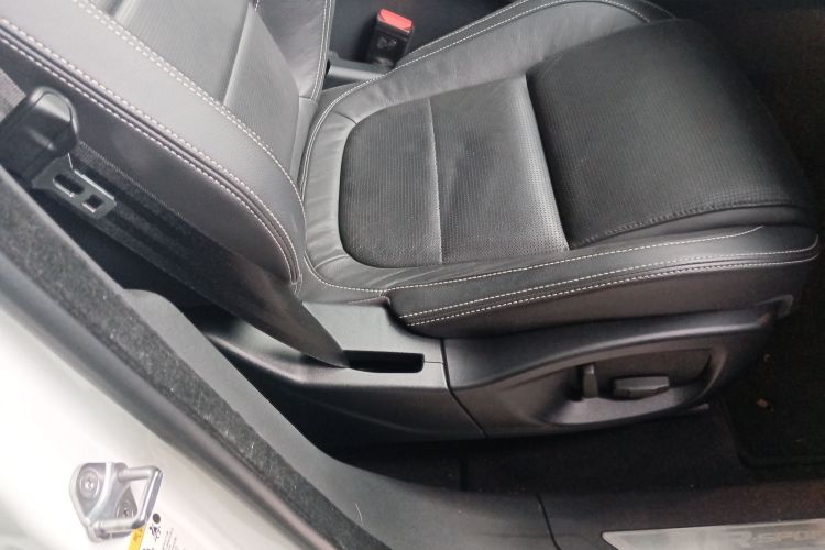 捷豹F-PACE 2016款 2.0T 两驱R-Sport运动版局部细节41