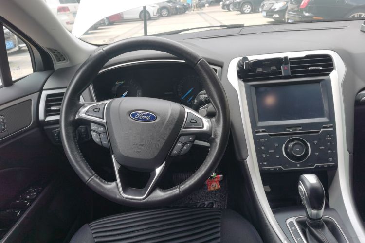 福特 蒙迪欧 2013款 1.5L GTDi180时尚型中控内饰13