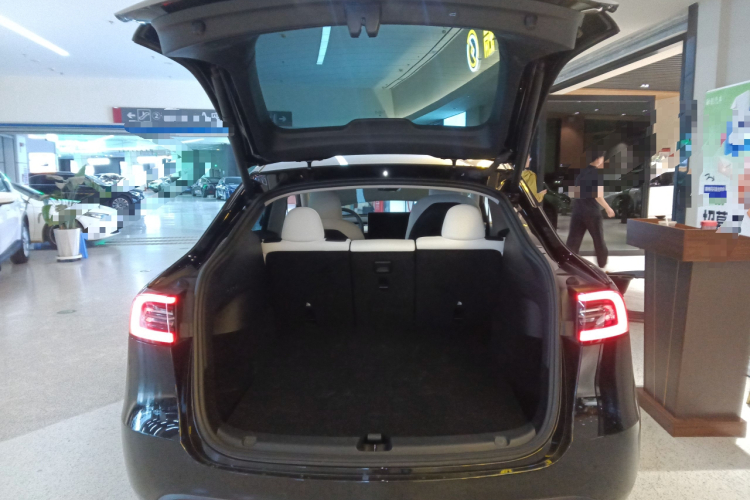 特斯拉 Model Y 2022款 Performance高性能全轮驱动版局部细节23