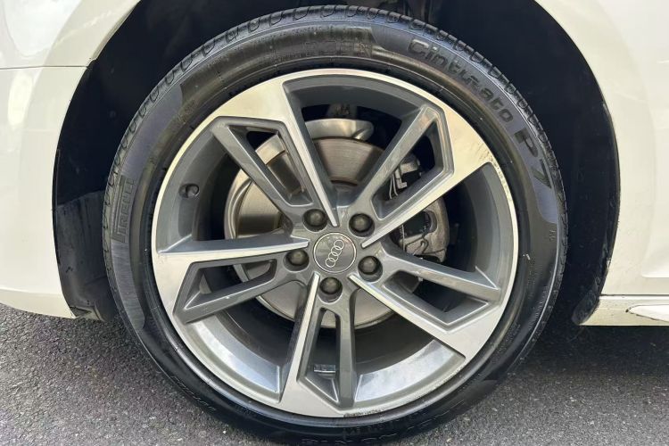 奥迪A4L 2017款 Plus 40 TFSI 运动型车身外观6007