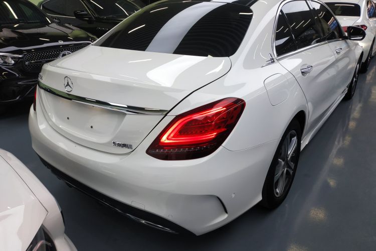 奔驰C级 2020款 改款 C 260 L 运动版车身外观7