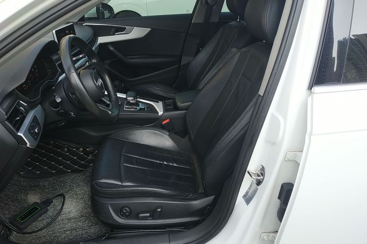 奥迪A4L 2018款 30周年年型 40 TFSI 时尚型局部细节19