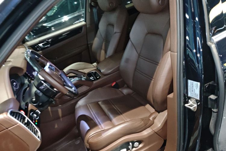 保时捷 2019款 Cayenne 3.0T中控内饰19