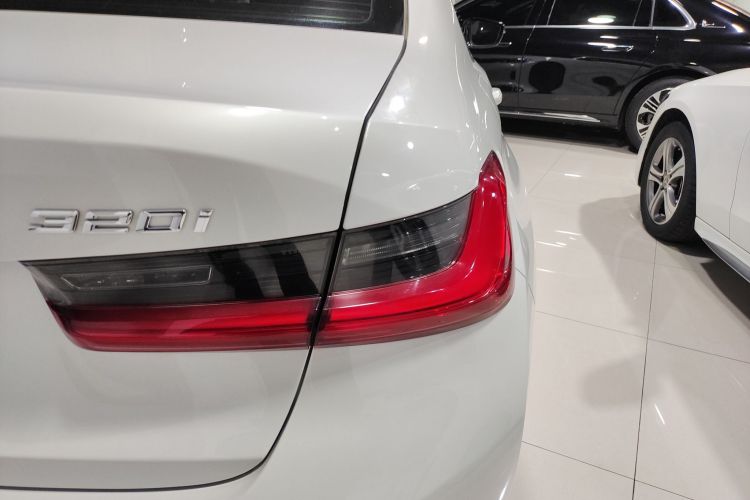 宝马3系 2020款 320i 运动套装车身外观9