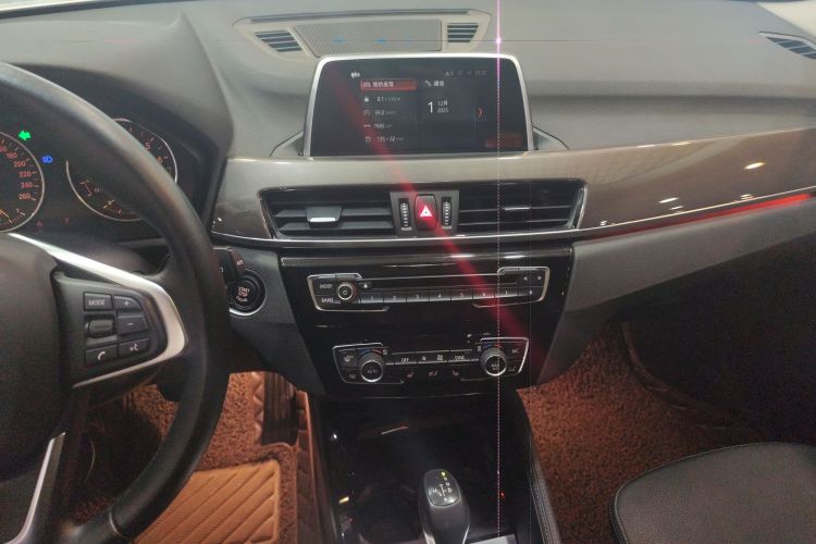 宝马X1 2018款 xDrive20Li 尊享型中控内饰16