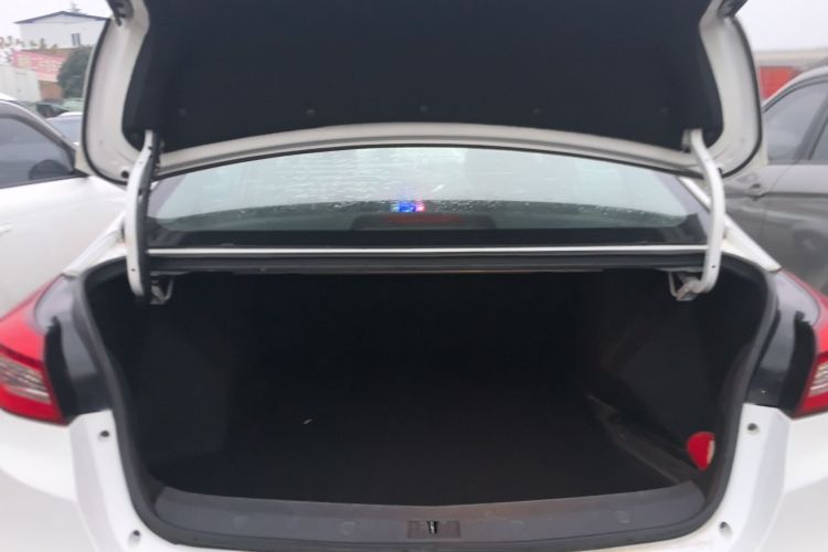 众泰Z500 2015款 1.5T 手动尊贵型机舱底盘23