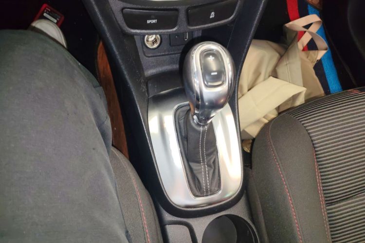 别克 昂科拉 2015款 1.4T 自动两驱都市精英型中控内饰18