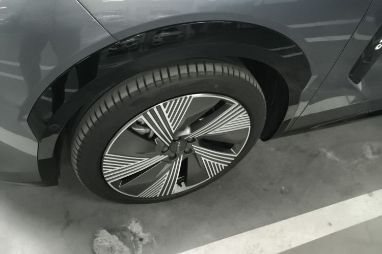 领克08 EM-P 2025款 220km 四驱性能Halo车身外观6007