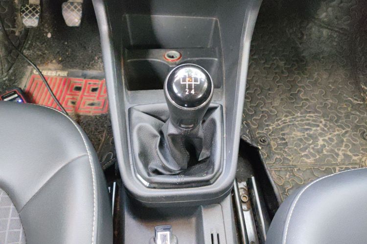 大众 桑塔纳 2016款 1.6L 手动舒适版中控内饰18