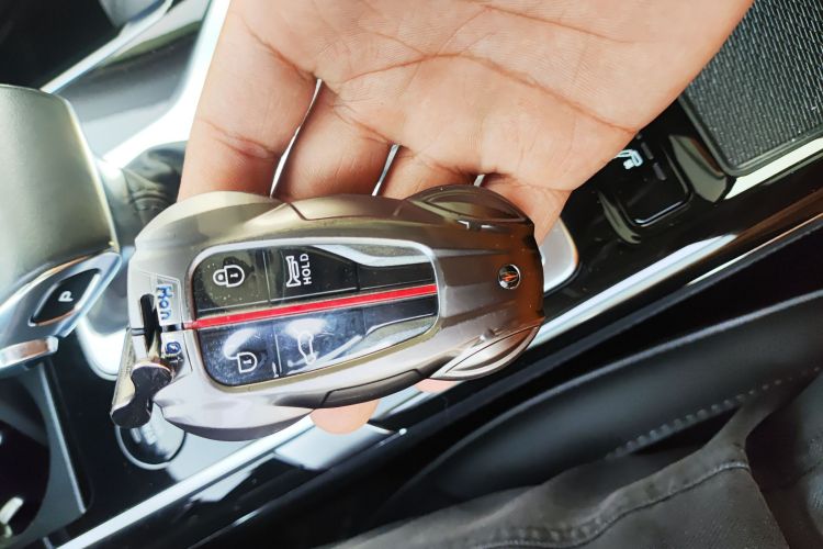 红旗HS5 2019款 2.0T 智联旗享四驱版中控内饰7001