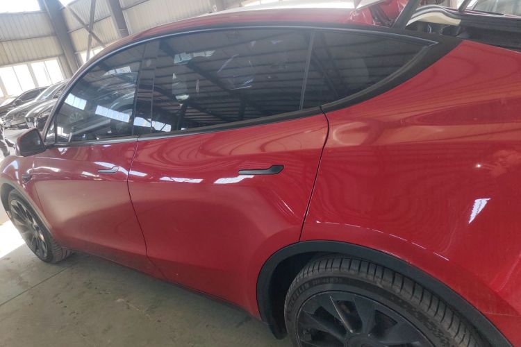 特斯拉 Model Y 2021款 长续航全轮驱动版车身外观4