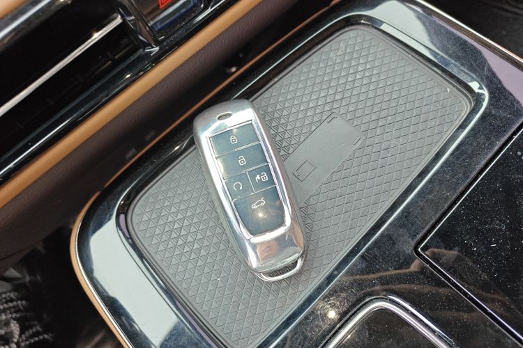 埃安 AION LX 2022款 Plus 80D 旗舰版中控内饰7001