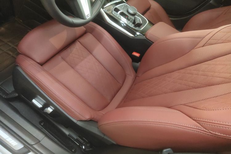 宝马3系 2023款 320Li M运动套装中控内饰19