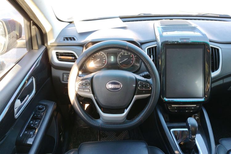 SWM斯威汽车 SWM斯威X7 2018款 1.5T 手动豪华型 7座中控内饰13